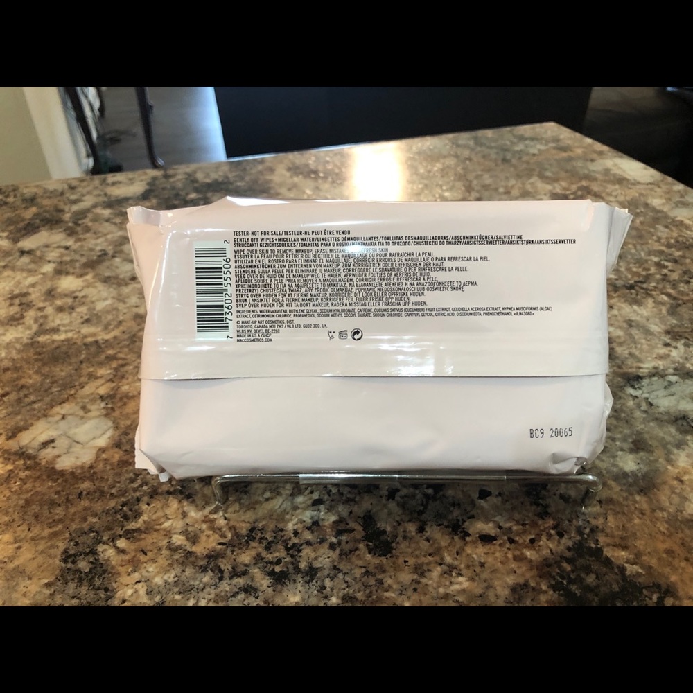 M•A•C Wipes. - Picture 4 of 4